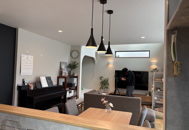 吹き抜けが心地よい、N様邸の撮影に伺いました