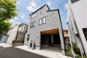 新実例「素材で空間をつなぐ、ホテルライクな都市型住宅」を公開しました