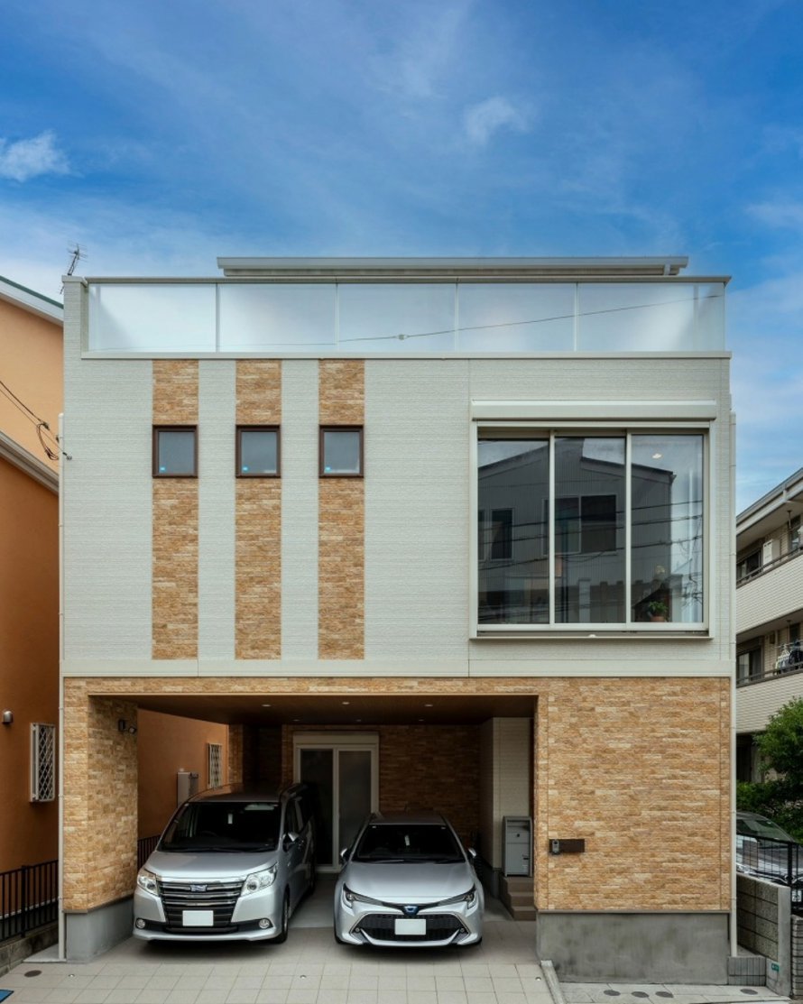 SE構法ならではの大開口設計。インナーガレージ×3階建ての家
