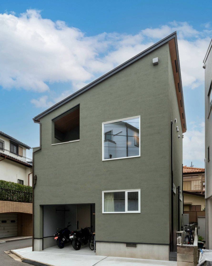 寒さと暗さを解消。快適に暮らせるバイクガレージのある家