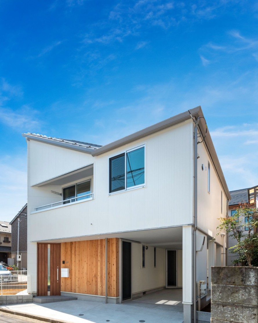 仕切りのない大空間で縁を感じる家